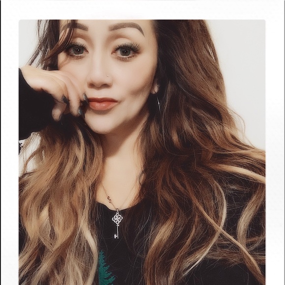 Meet your Posher, @m_lox - Picture 1 of 1